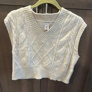 Cropped v neck sweater vest